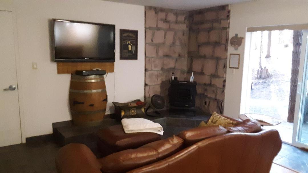 Winterfell Inn - No Xtra Fees, Dogs Ok, King & Queen Suites Arnold Eksteriør bilde